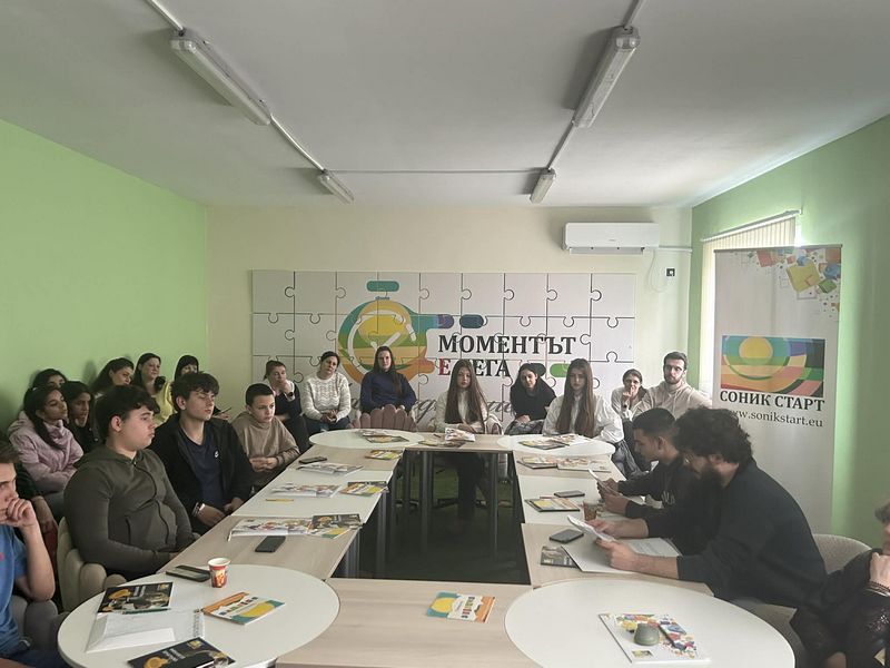 Read more about the article КРЪГЛА МАСА „ЛИДЕРСТВОТО ДНЕС“